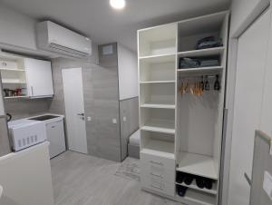 Η κουζίνα ή μικρή κουζίνα στο Studios Pascual +17 φωτογραφίες