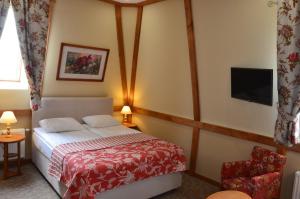 Ένα ή περισσότερα κρεβάτια σε δωμάτιο στο Premier Hotel Pochaiv