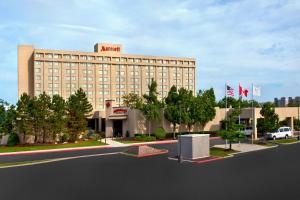 een weergave van het mgm grand hotel en casino bij Buffalo Marriott Niagara in Amherst