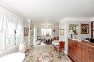 Afbeelding uit fotogalerij van Hacienda Home in Tha Sut