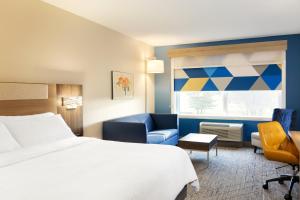 Ένα ή περισσότερα κρεβάτια σε δωμάτιο στο Holiday Inn Express & Suites Steamboat Springs by IHG +26 φωτογραφίες