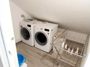 a laundry room with a washer and dryer at Casa Palmy in Verbania