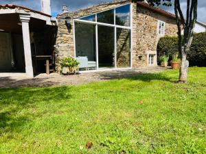 Vonkajšia záhrada v ubytovaní Villa Clásica en Santiago "A Casa de Palmira"