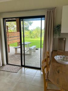 Χώρος καθιστικού στο Out in the Green