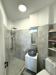 Kúpeľňa v ubytovaní Venizelos Studios + 37 fotografií