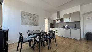 Kuchyň nebo kuchyňský kout v ubytování Family Apartments Černice