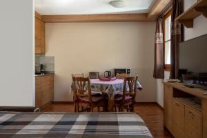 a kitchen and dining room with a table and chairs at Appartamento Zepp in Bormio