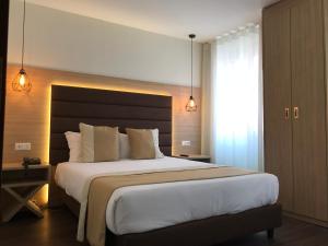 Cama ou camas em um quarto em THE ONE Grand Hotel da Póvoa - by MHMB Hospitality