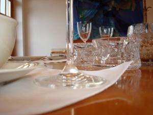 a table with glasses and napkins on a table at Willa Viktoria in Inowrocław