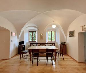 a dining room with a table and chairs at Boreč, Velemín in Velemín