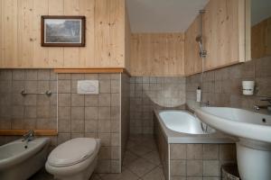 Vannituba majutusasutuses Chalet Stelle Di Neve +37 fotot