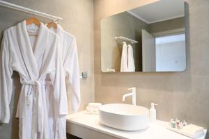 Koupelna v ubytování Pefki Luxury Suites