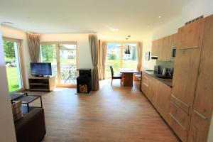 Kuchyň nebo kuchyňský kout v ubytování Engadin Lodge PREMIUM & PRIVATE