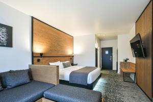 Televiisor ja/või meelelahutuskeskus majutusasutuses AX Hotel