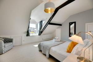 Ένα ή περισσότερα κρεβάτια σε δωμάτιο στο Percy Apartments - By Week2Week