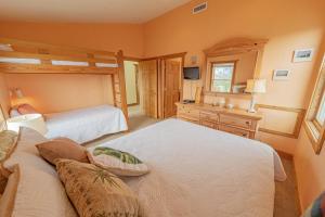 a bedroom with two beds and a desk and a mirror at Sunshine #3IT-F in Frisco