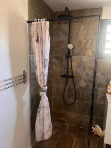 Phòng tắm tại Le Petit Havre Appt Breathtaking sea view