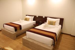 Una cama o camas en una habitación de Serene Valley Hotel