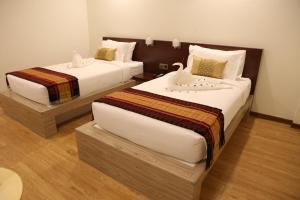 Una cama o camas en una habitación de Serene Valley Hotel
