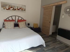 Postel nebo postele na pokoji v ubytování chambre d hotes la dragonne