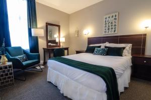 Postel nebo postele na pokoji v ubytování Hotel Dorion