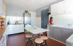 Kuchyň nebo kuchyňský kout v ubytování Gorgeous Home In Vallauris