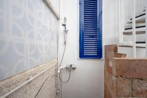 Bilik mandi di GuestHost - Villa near the Sea with Garden & Parking
