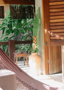 a plant in a vase sitting on a porch at Na Villa dos Algodões in Marau