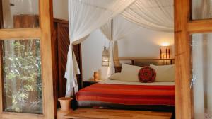 a bedroom with a bed with a canopy at Na Villa dos Algodões in Marau