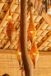 a group of lights hanging from a ceiling at Na Villa dos Algodões in Marau