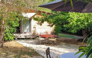 Κήπος έξω από το Cozy Home In Roquemaure