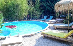 Πισίνα στο ή κοντά στο Cozy Home In Roquemaure +14 φωτογραφίες