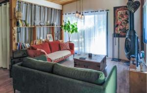 Χώρος καθιστικού στο Cozy Home In Roquemaure