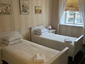 Postel nebo postele na pokoji v ubytování Padise Mõisa iseteeninduslik majutus