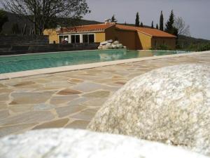 Πισίνα στο ή κοντά στο Canigou Gites big pool sleeps many