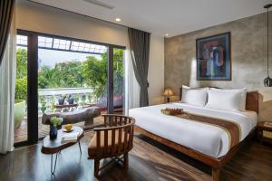 Postel nebo postele na pokoji v ubytování Draha In Halong - Refined Retreat - The Aussie Choice