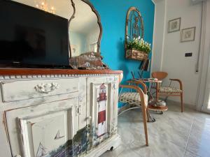 a living room with a tv on top of a dresser at Ravenna d Amare 2 in Marina di Ravenna