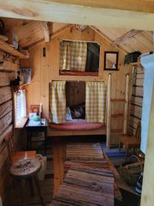Kuchyň nebo kuchyňský kout v ubytování Timmerstugan i skogen