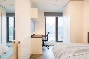 Ένα ή περισσότερα κρεβάτια σε δωμάτιο στο For Students Only Chapter White City in London +42 φωτογραφίες