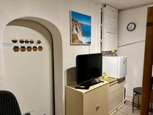 a room with a tv on top of a dresser at Deine Pension, Double Room P1, 1-2 beds, 10qm, Check-in 4PM - 5AM in Creglingen