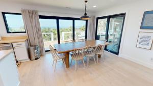 Kuchyň nebo kuchyňský kout v ubytování Selah on the Sound