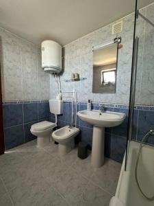a bathroom with two toilets and a sink and a mirror at Estúdio Azul-T0-Torralta-Ocean View by Aura in Alvor