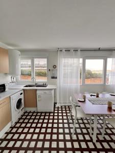 Η κουζίνα ή μικρή κουζίνα στο Duplex A La Casa Barco