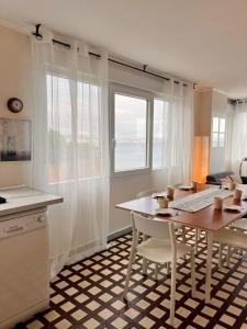 Φωτογραφία από το άλμπουμ του Duplex A La Casa Barco σε Ribeira +37 φωτογραφίες