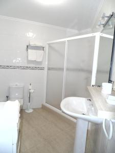 Kúpeľňa v ubytovaní APARTAMENTOS OUTEIRO