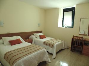 Posteľ alebo postele v izbe v ubytovaní APARTAMENTOS OUTEIRO