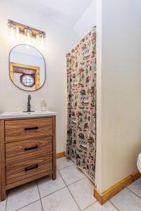 Gallery image of Whispering Pines Cabin in Whittier