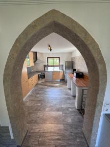 a kitchen with an archway in the middle of a room at Bavaria Home Rohrbach in Rohrbach