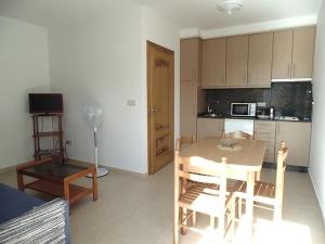 Kuchyňa alebo kuchynka v ubytovaní APARTAMENTOS OUTEIRO