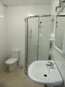Kúpeľňa v ubytovaní APARTAMENTOS OUTEIRO